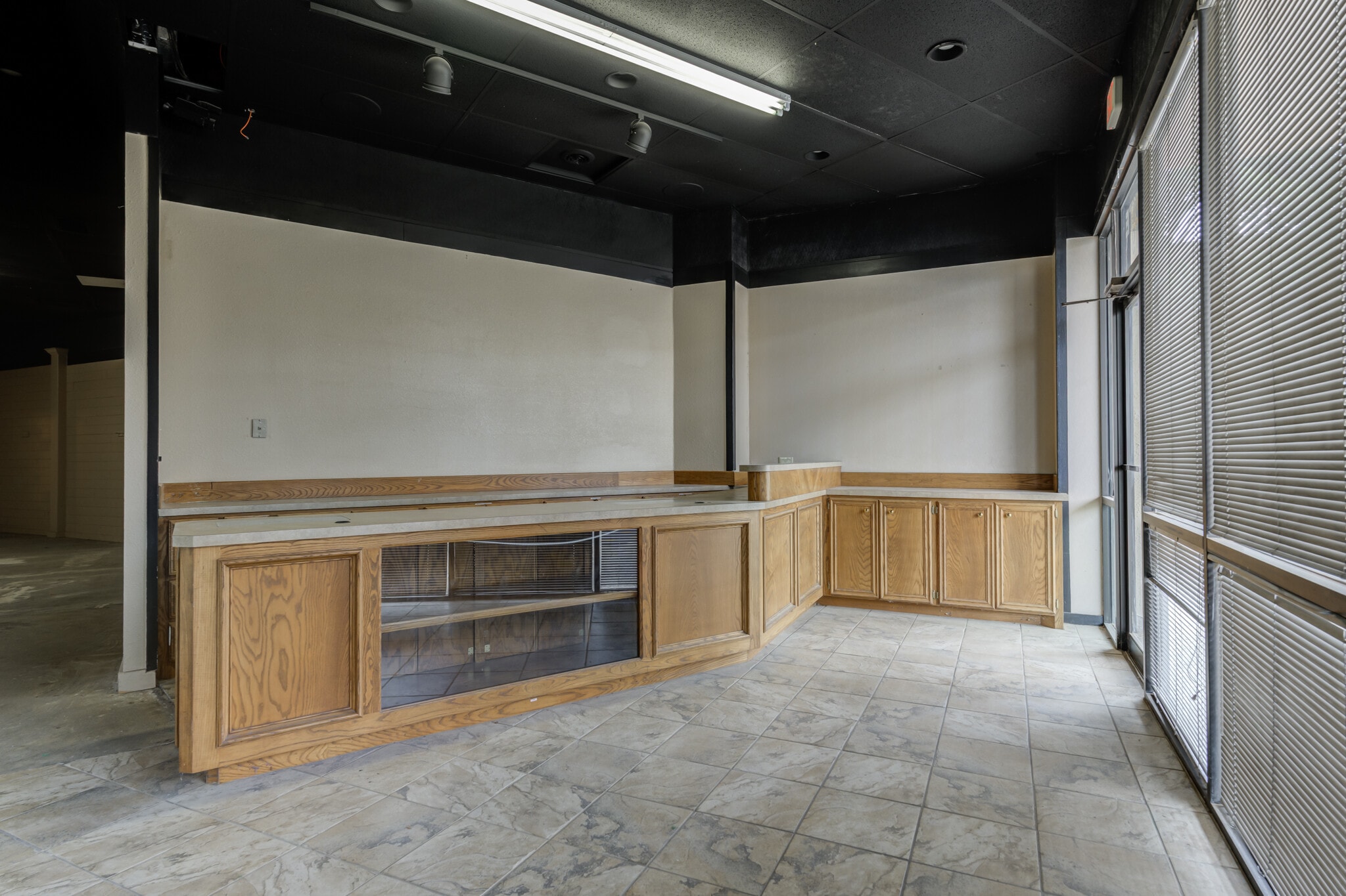4601 S Loop 289, Lubbock, TX for lease Interior Photo- Image 1 of 9