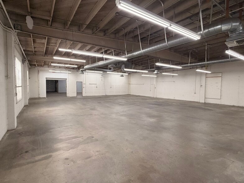 11311 Vanowen St, North Hollywood, CA for lease - Interior Photo - Image 3 of 6