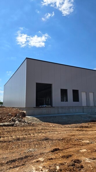 5400 E Division St, Mt Juliet, TN for lease - Building Photo - Image 3 of 5
