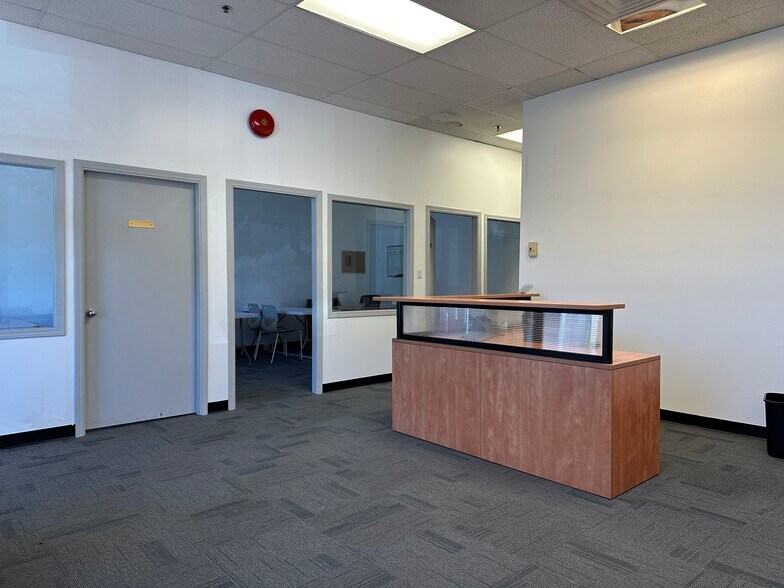 140 Terminal Ave, Nanaimo, BC à louer - Photo du bâtiment - Image 3 de 3