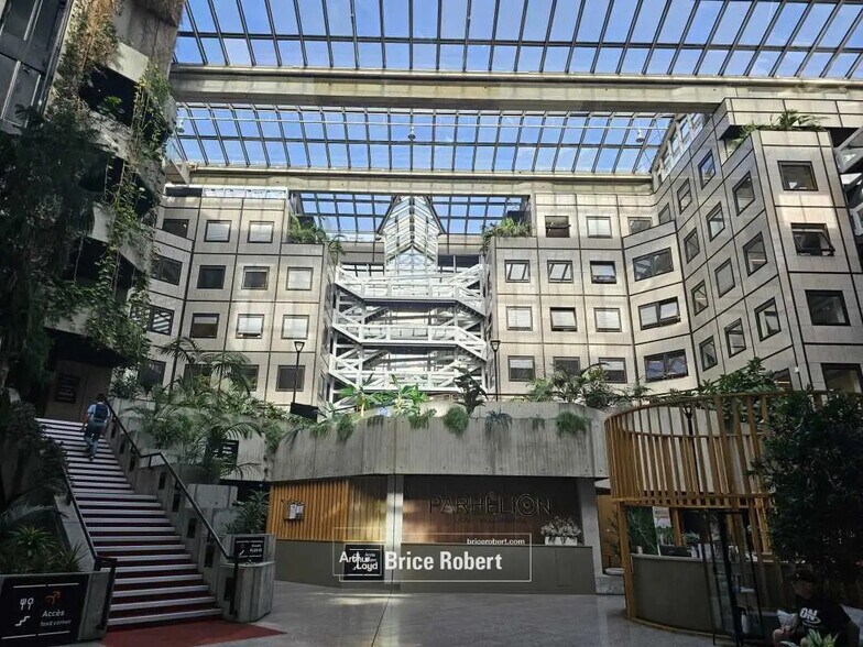 Bureau dans Villeurbanne à louer - Photo du bâtiment - Image 3 de 3