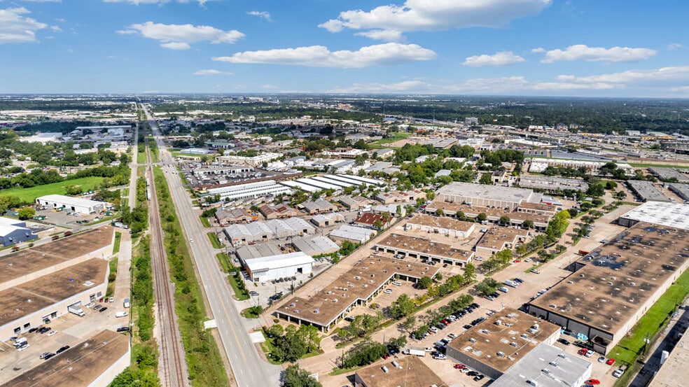 10606 Hempstead Rd, Houston, TX for lease - Building Photo - Image 3 of 6
