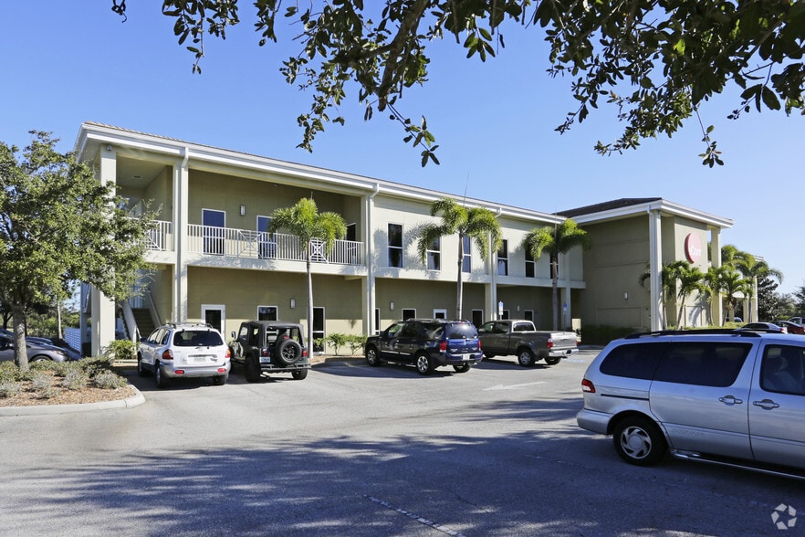 8221-8249 Vicela Dr, Sarasota, FL for sale - Building Photo - Image 3 of 5