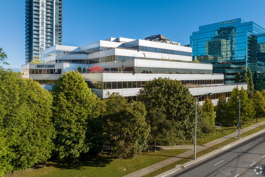 90 Sheppard Ave E, Toronto, ON à louer - Photo du bâtiment - Image 3 de 22