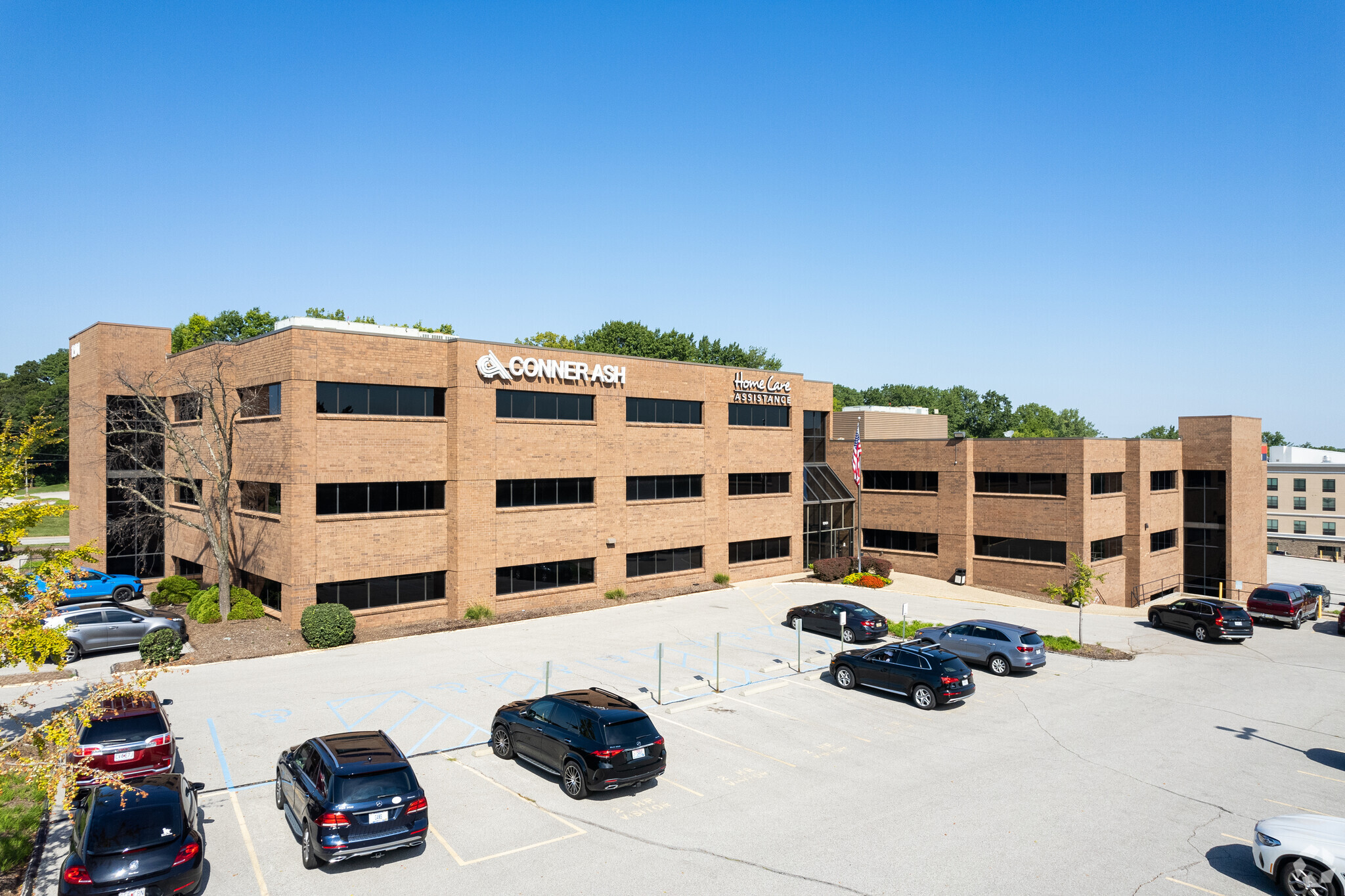 12101 Woodcrest Executive Dr, Creve Coeur, MO à louer Photo du b timent- Image 1 de 7