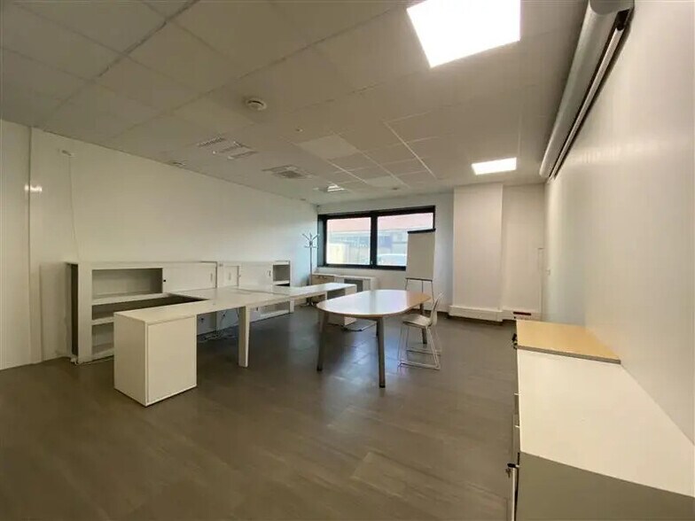 Flex dans Ivry-sur-Seine à louer - Photo du bâtiment - Image 2 de 12