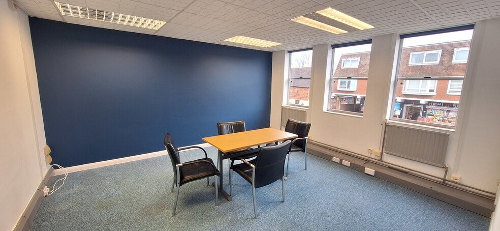 51 Bishopric, Horsham for lease - Building Photo - Image 3 of 5