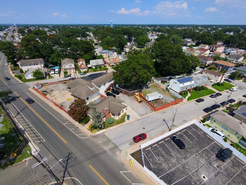 637 Meacham Ave, Elmont, NY à vendre - Photo principale - Image 3 de 4