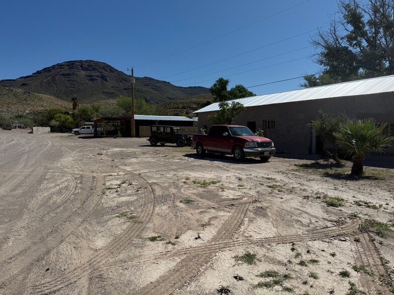 1800 Cibolo Creek Dr, Shafter, TX for sale - Building Photo - Image 3 of 11