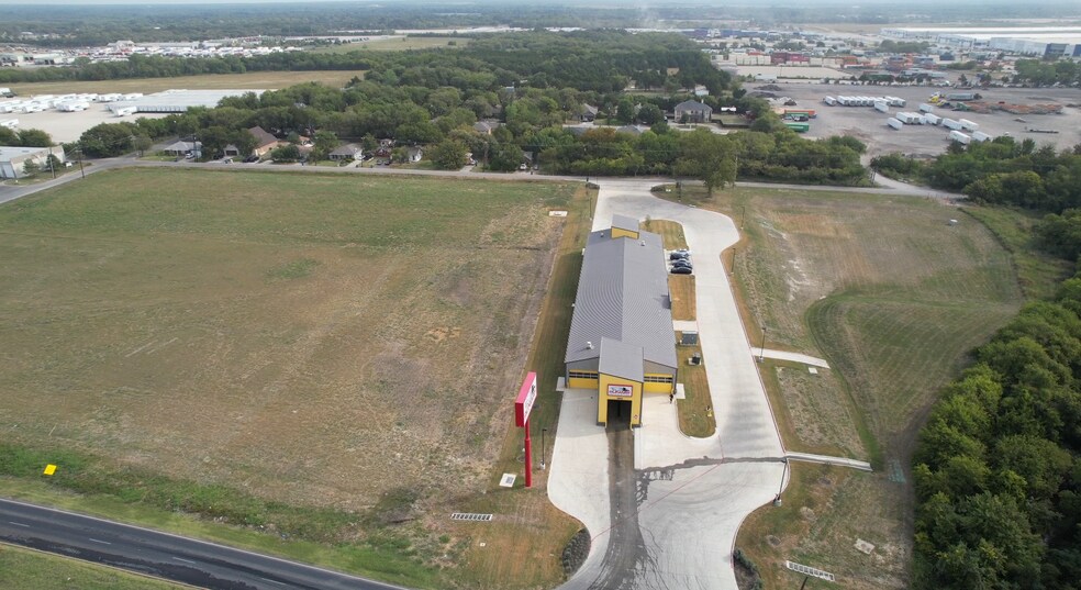 2000 S Interstate Highway 45, Hutchins, TX à vendre - Photo du bâtiment - Image 3 de 13