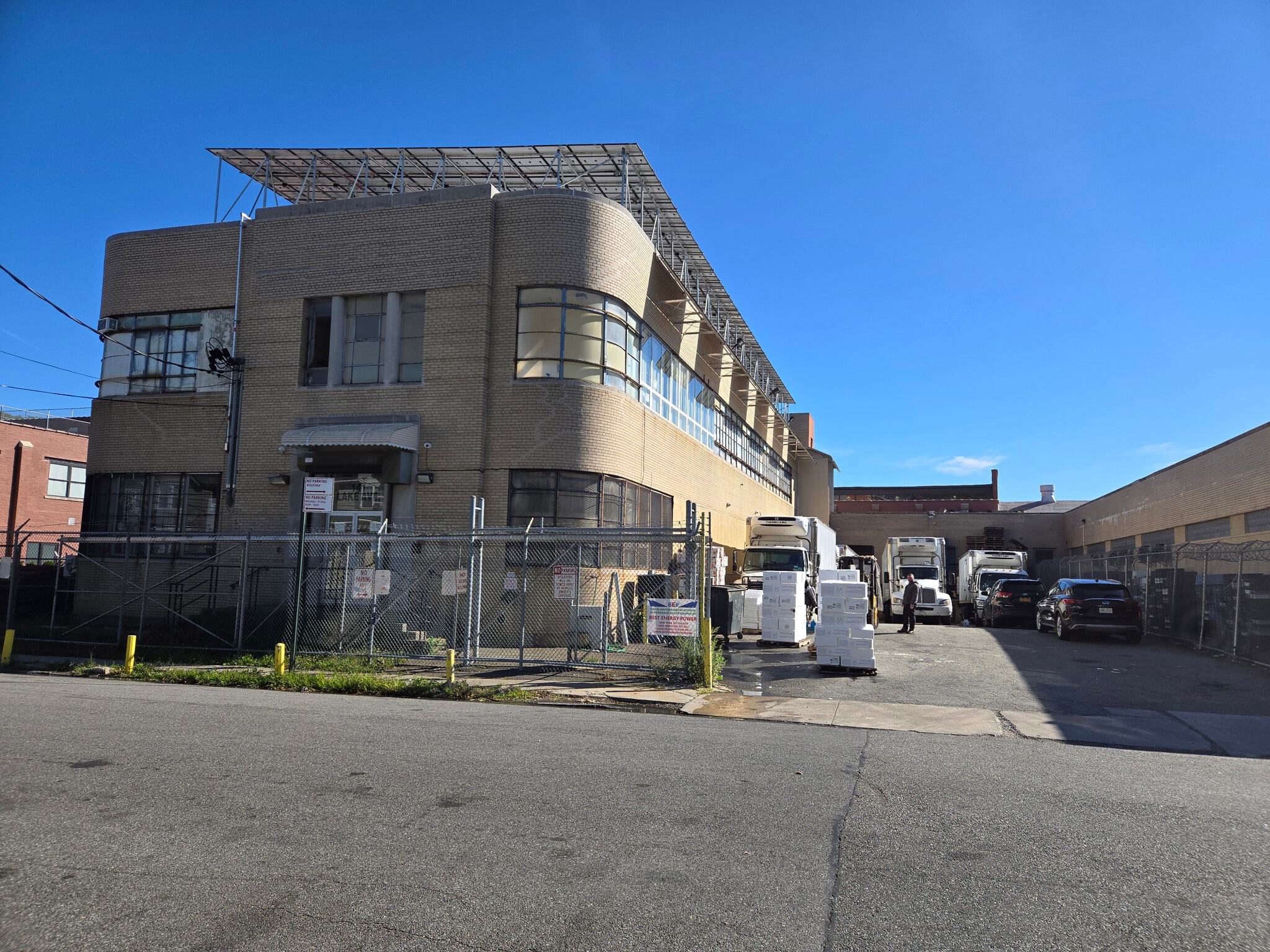 141 Lake Ave, Staten Island, NY for lease Primary Photo- Image 1 of 7