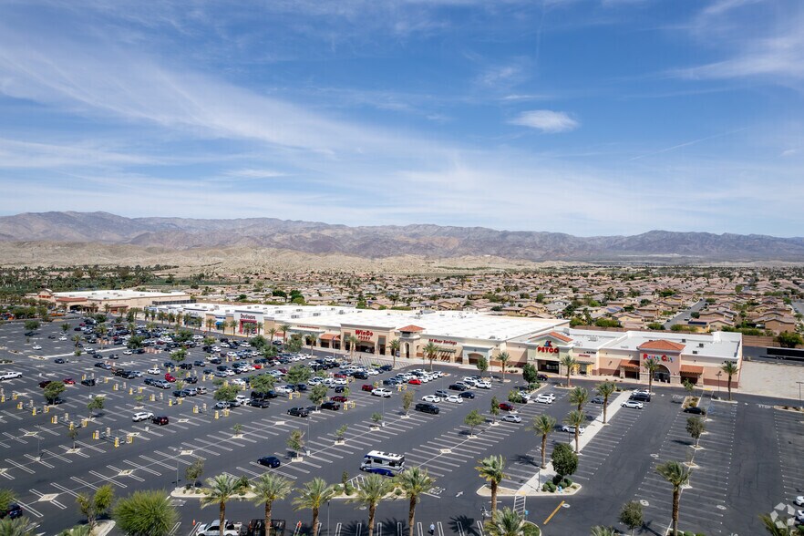 Jackson St, Indio, CA à louer - Photo du bâtiment - Image 3 de 30