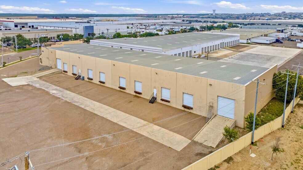 809 Nafta Blvd, Laredo, TX à louer - Photo du bâtiment - Image 2 de 9