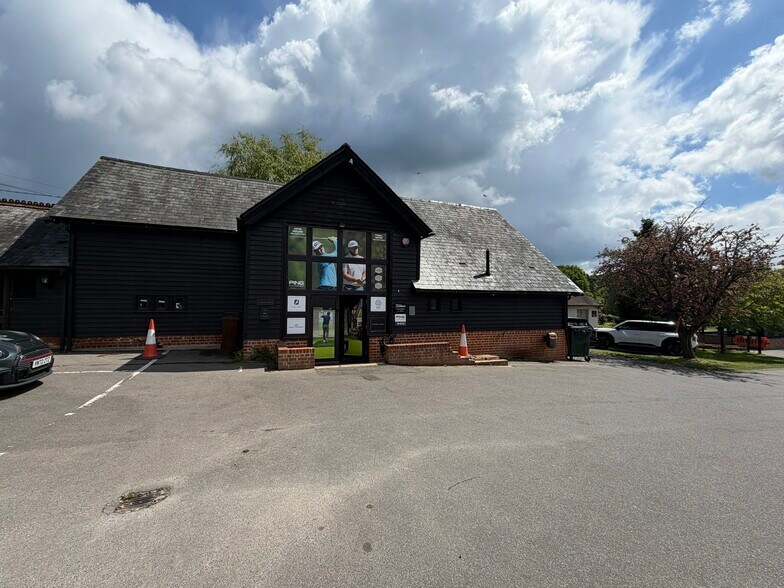 Winchester Rd, Ampfield à louer - Photo du bâtiment - Image 1 de 3