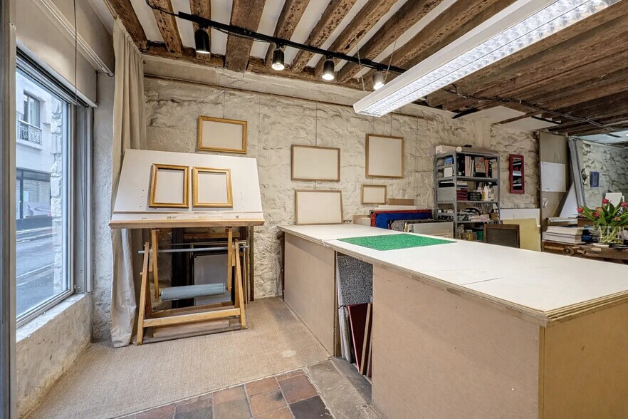 Immeuble residentiel dans Paris à vendre - Photo du bâtiment - Image 2 de 14