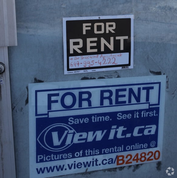 3049-3051 Lake Shore Blvd W, Toronto, ON à vendre - Photo du bâtiment - Image 3 de 3