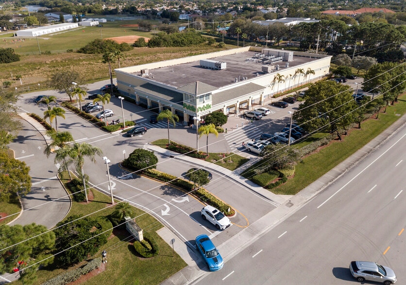 8210-8320 Jog Rd, Boynton Beach, FL à louer - Photo du bâtiment - Image 3 de 12
