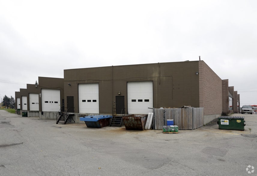 584 Colby Dr, Waterloo, ON à louer - Photo du bâtiment - Image 2 de 4