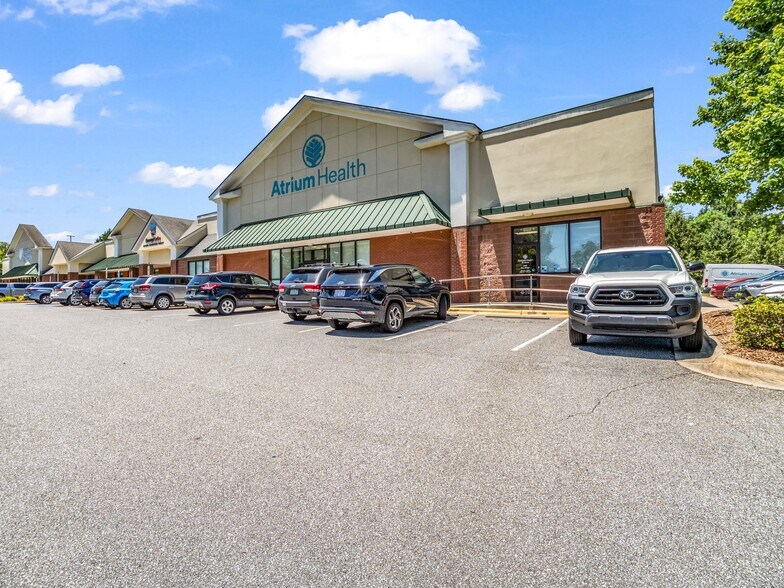 104-168 Fiddlers Run Blvd, Morganton, NC à louer - Photo du bâtiment - Image 2 de 32
