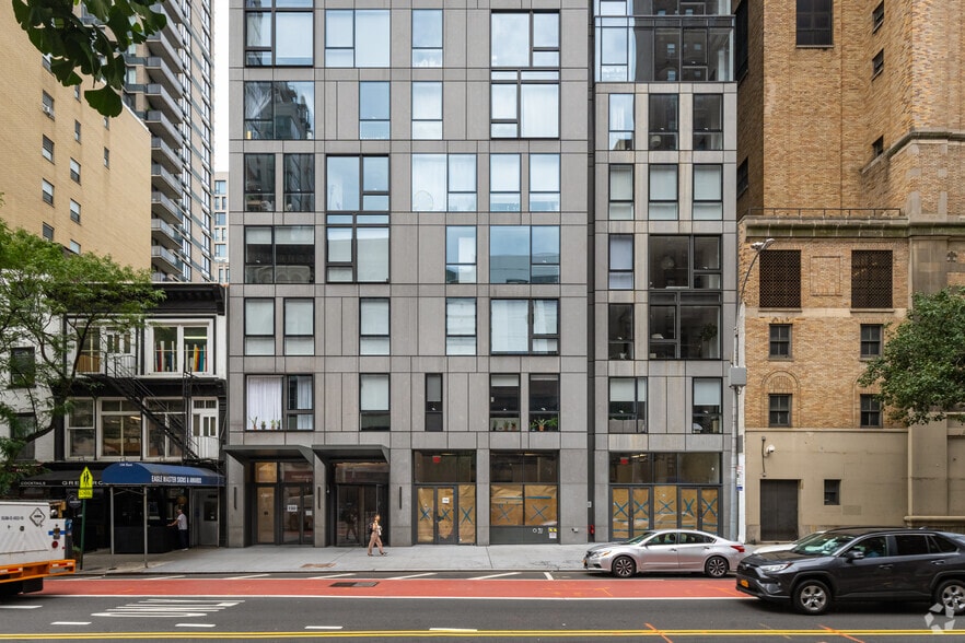 150-154 E 23rd St, New York, NY for lease - Building Photo - Image 2 of 4