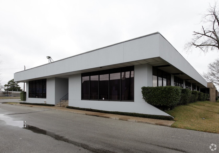6915 Antoine Dr, Houston, TX à louer - Photo principale - Image 1 de 2