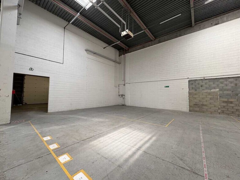 Flex in Saint-Quentin-Fallavier for lease - Interior Photo - Image 2 of 20