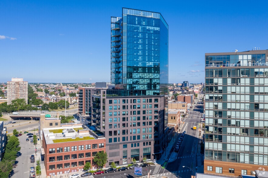 730 N Milwaukee Ave, Chicago, IL for lease - Building Photo - Image 2 of 72