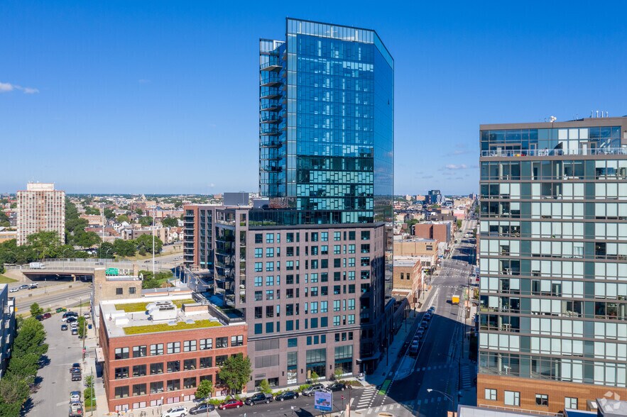 730 N Milwaukee Ave, Chicago, IL à louer - Photo du bâtiment - Image 2 de 72