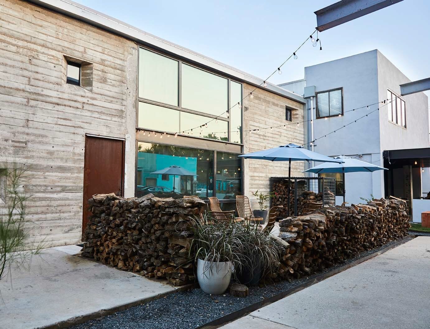 2400 E Cesar Chavez St, Austin, TX à louer Photo du bâtiment- Image 1 de 17