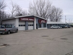 Plus de détails pour 712 Hwy 18 E, Clear Lake, IA - Commerce de détail à vendre
