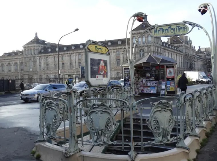 Retail in Paris for lease Building Photo- Image 1 of 5