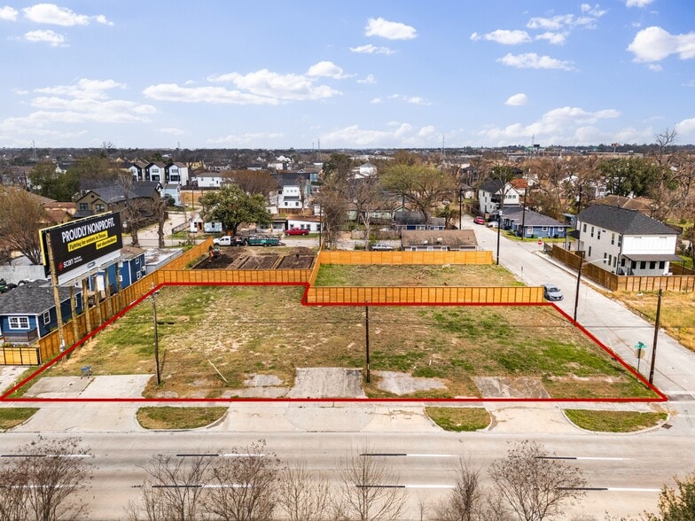 1025 North Loop, Houston, TX for sale - Aerial - Image 3 of 10