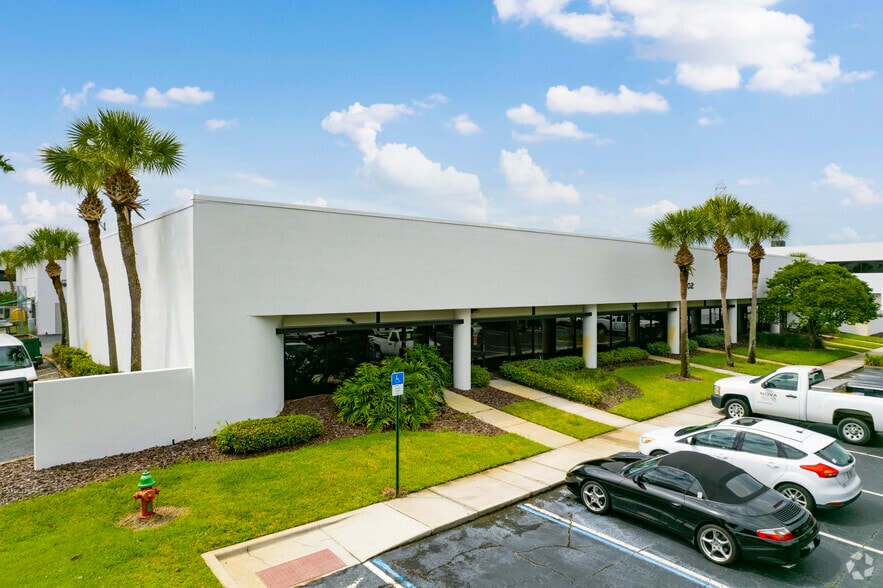 4524 Oak Fair Blvd, Tampa, FL for lease - Building Photo - Image 1 of 18