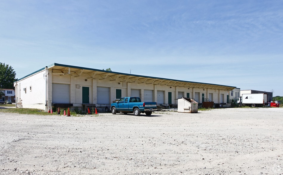 1035-1037 Rosemary Blvd, Akron, OH for lease - Building Photo - Image 2 of 4