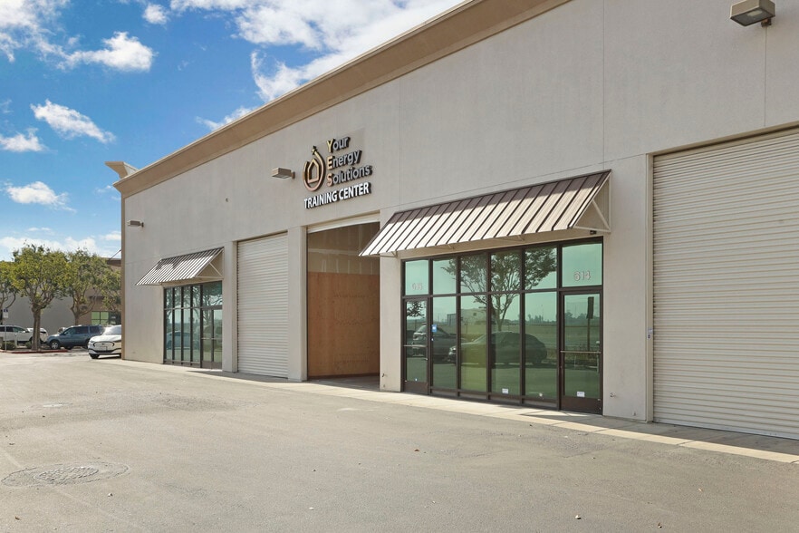 600-626 Commerce Ct, Manteca, CA for lease - Building Photo - Image 1 of 24