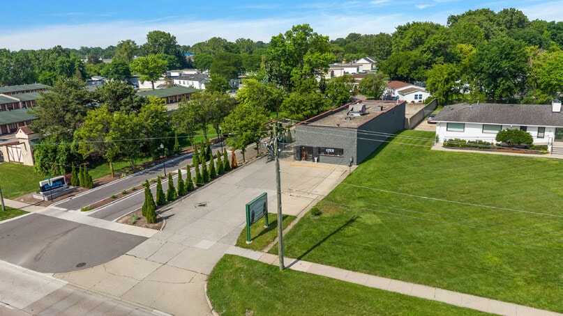 26201 Dequindre Rd, Madison Heights, MI à vendre - Photo du bâtiment - Image 2 de 7