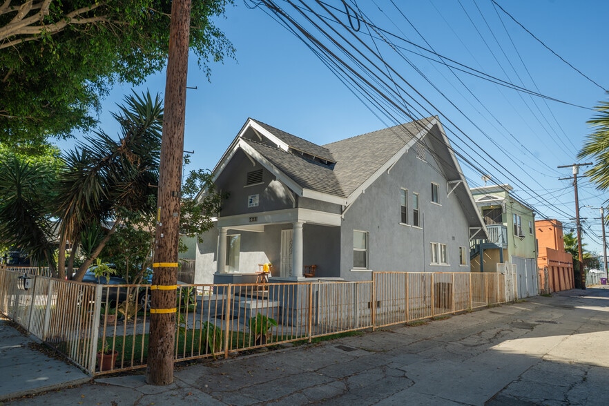 717 E 8th St, Long Beach, CA for sale - Building Photo - Image 3 of 15