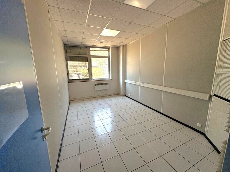 16 Boulevard Des Acieries, Marseille à louer - Photo intérieure - Image 3 de 8