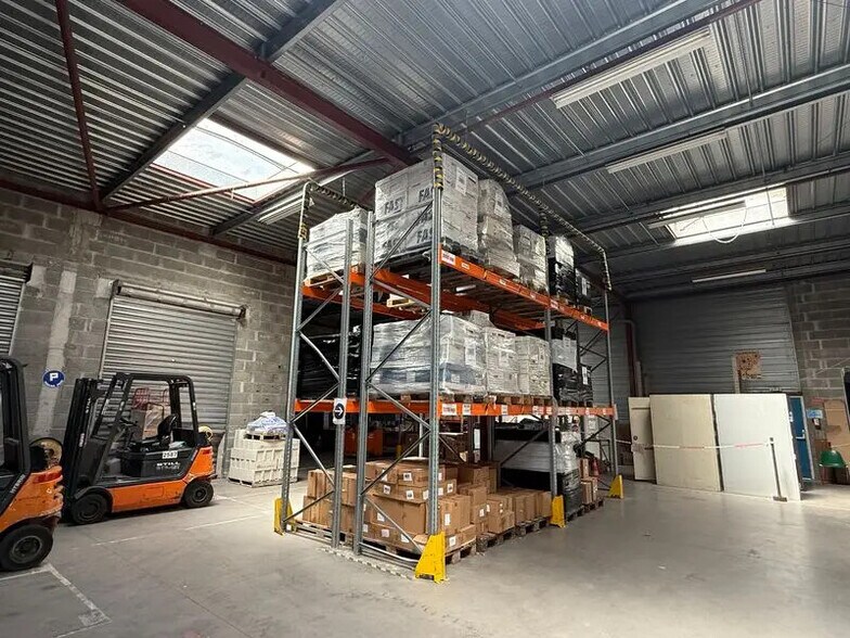 Flex in Mérignac for lease - Interior Photo - Image 2 of 4