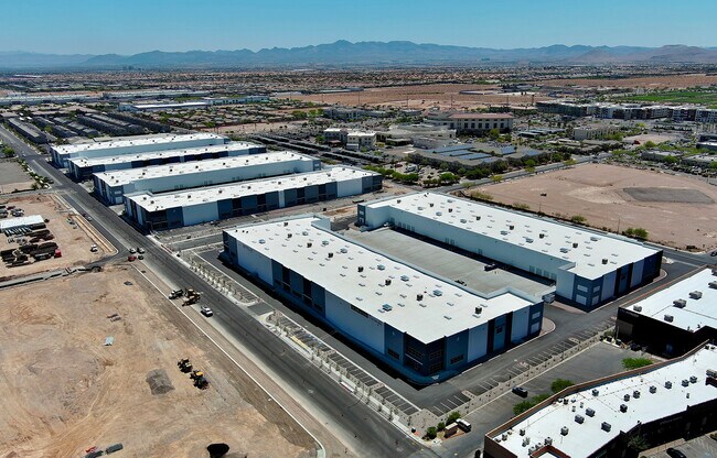 Plus de détails pour W Badura Ave & S Cimmaron Rd, Las Vegas, NV - Industriel à louer