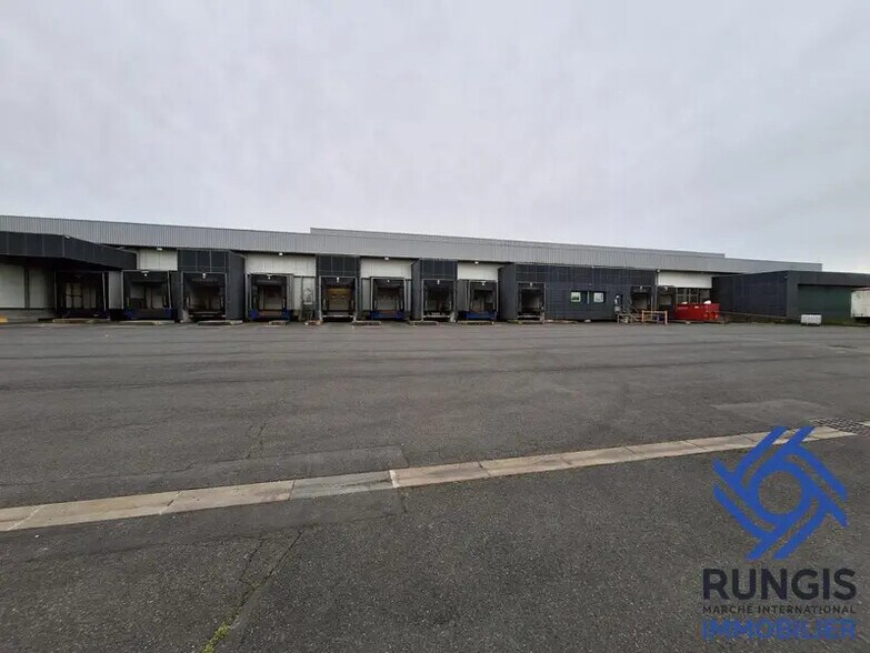 Industrial in SAINT-OUEN-L'AUMONE for lease - Building Photo - Image 2 of 5