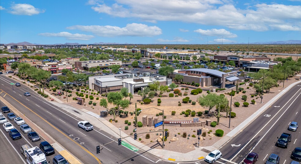 7000 E Mayo Blvd, Phoenix, AZ à louer - Photo du bâtiment - Image 3 de 16