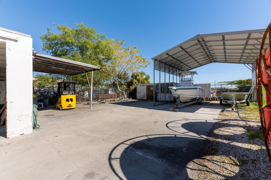 2500 E Tamarind Ave, West Palm Beach, FL for sale - Building Photo - Image 3 of 11