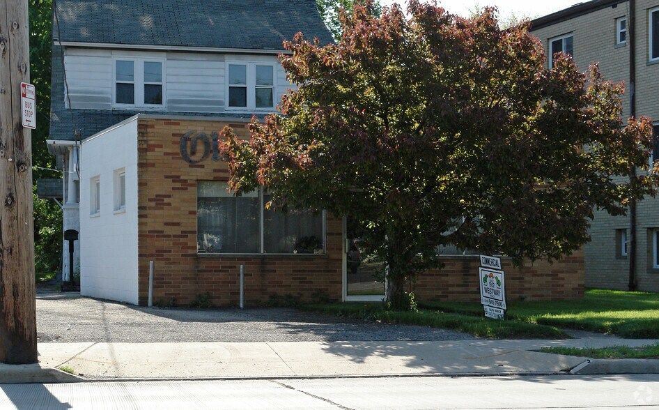 4187 Rocky River Dr, Cleveland, OH à vendre - Photo du bâtiment - Image 2 de 2