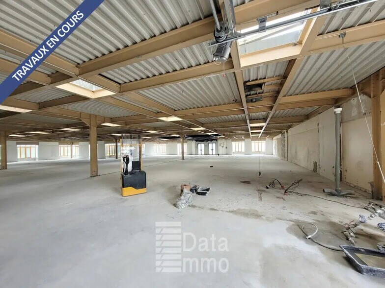 Industrial in Croissy-Beaubourg for lease - Building Photo - Image 1 of 5