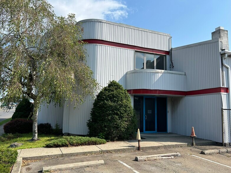 320 N Courtland St, East Stroudsburg, PA à louer - Photo du bâtiment - Image 1 de 15
