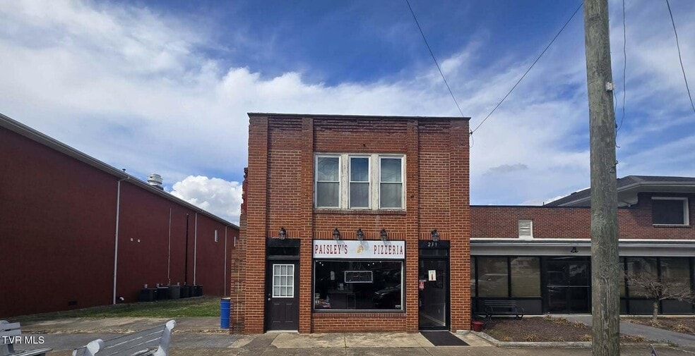 239 Main St, Bluff City, TN à vendre - Photo du bâtiment - Image 2 de 18