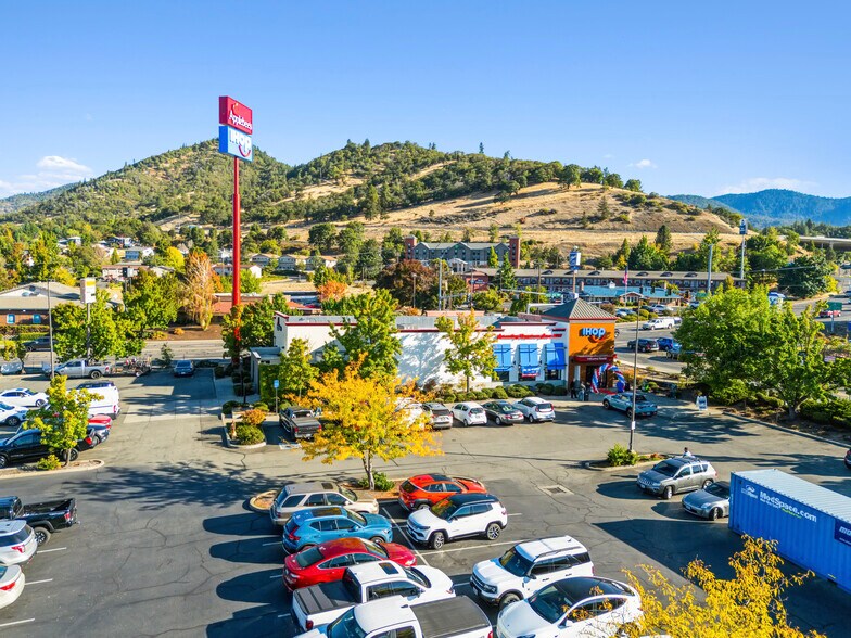 250 NE Agness Ave, Grants Pass, OR for sale - Building Photo - Image 3 of 12