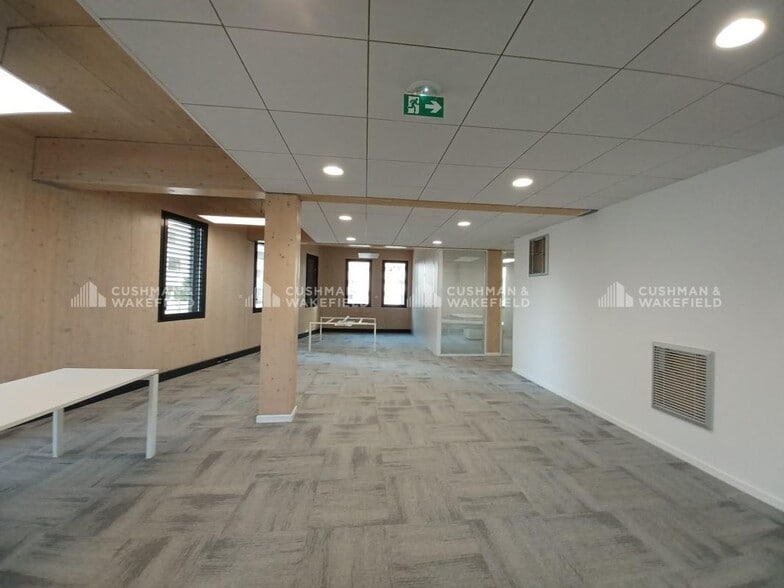 5 Rue Rene Cassin, Marseille for lease - Interior Photo - Image 3 of 6