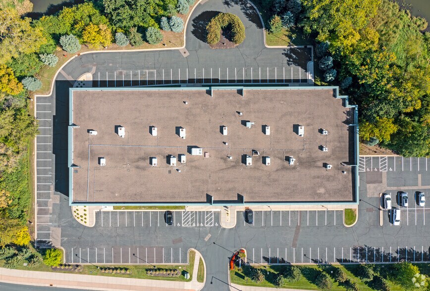 6161 American Blvd, Bloomington, MN à louer - Photo du bâtiment - Image 3 de 4